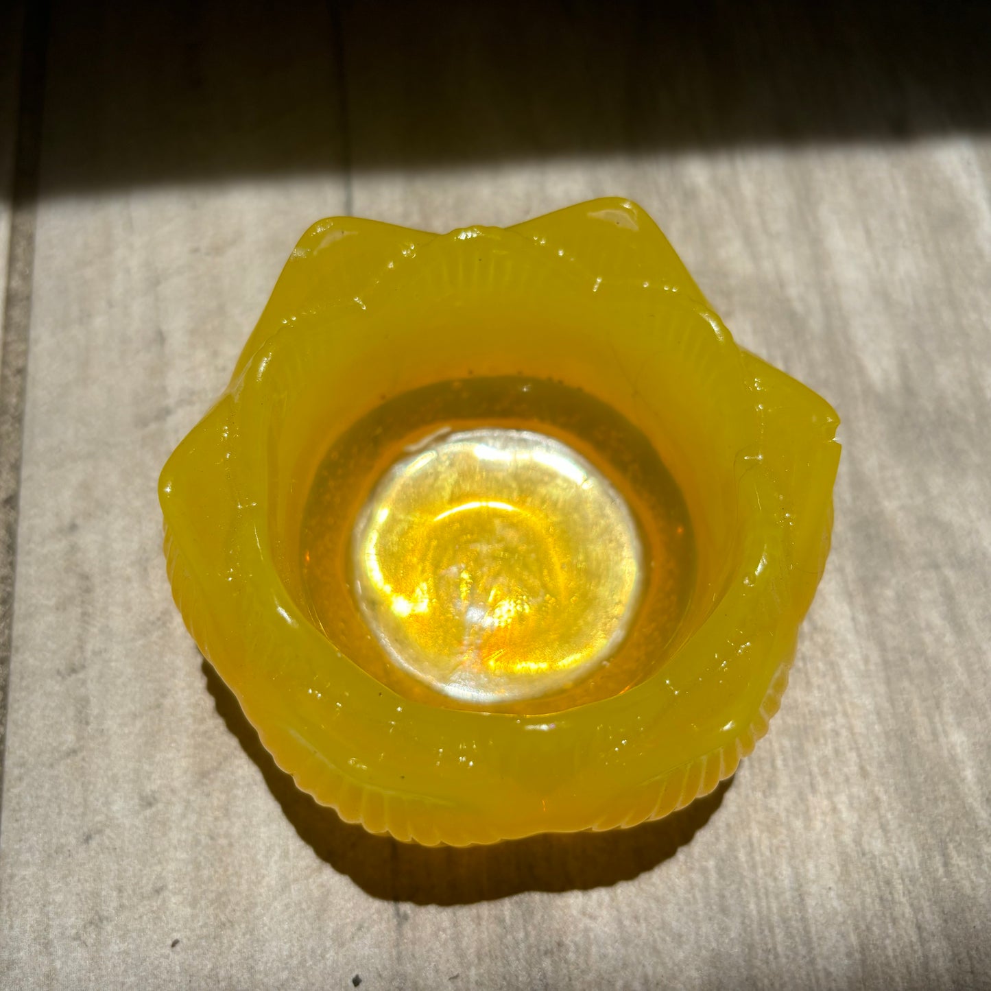 Tealight holder