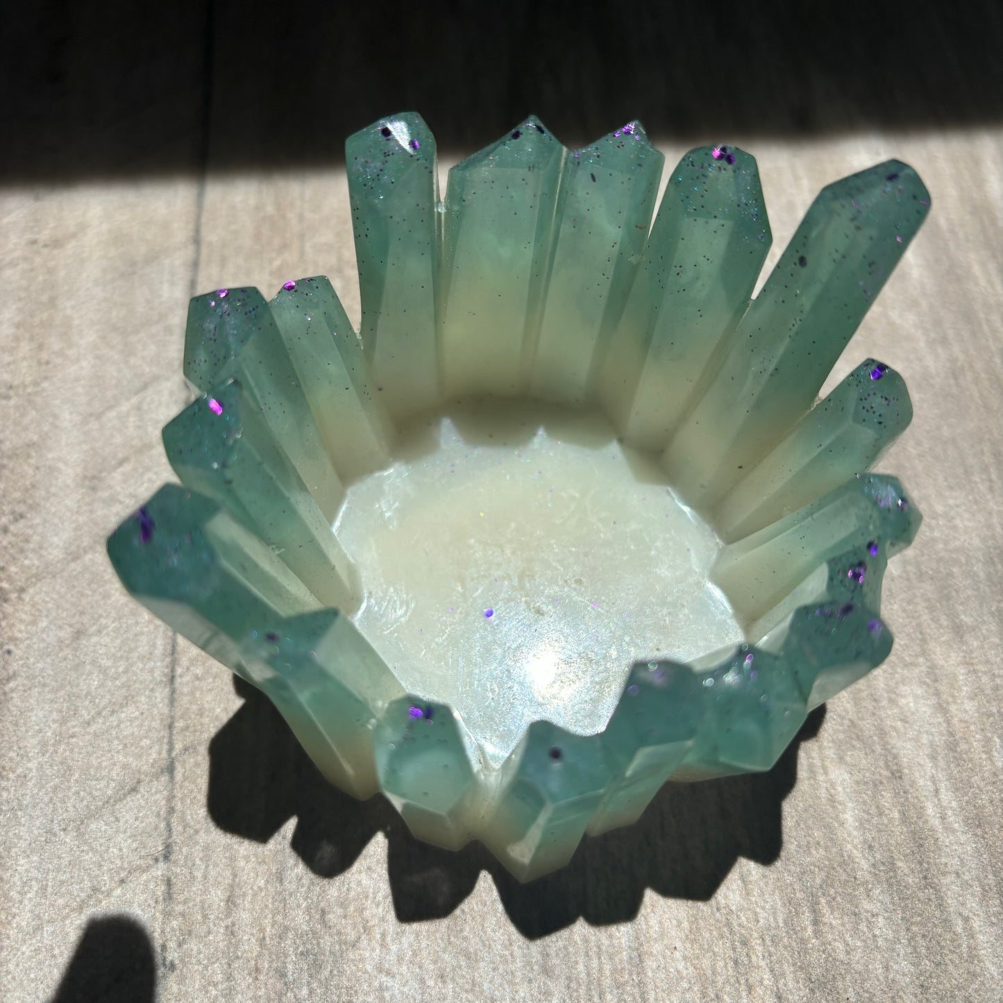 Crystal shards tea light
