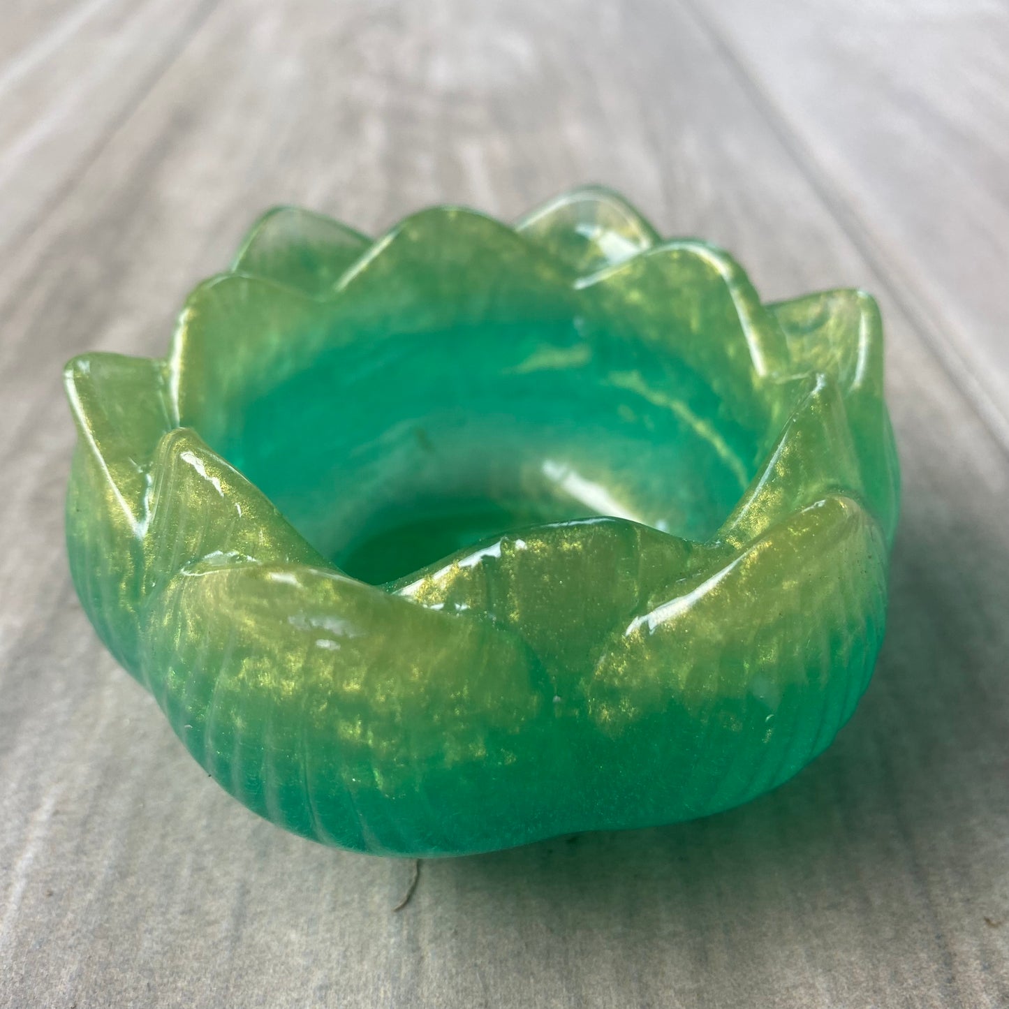 Tealight holder