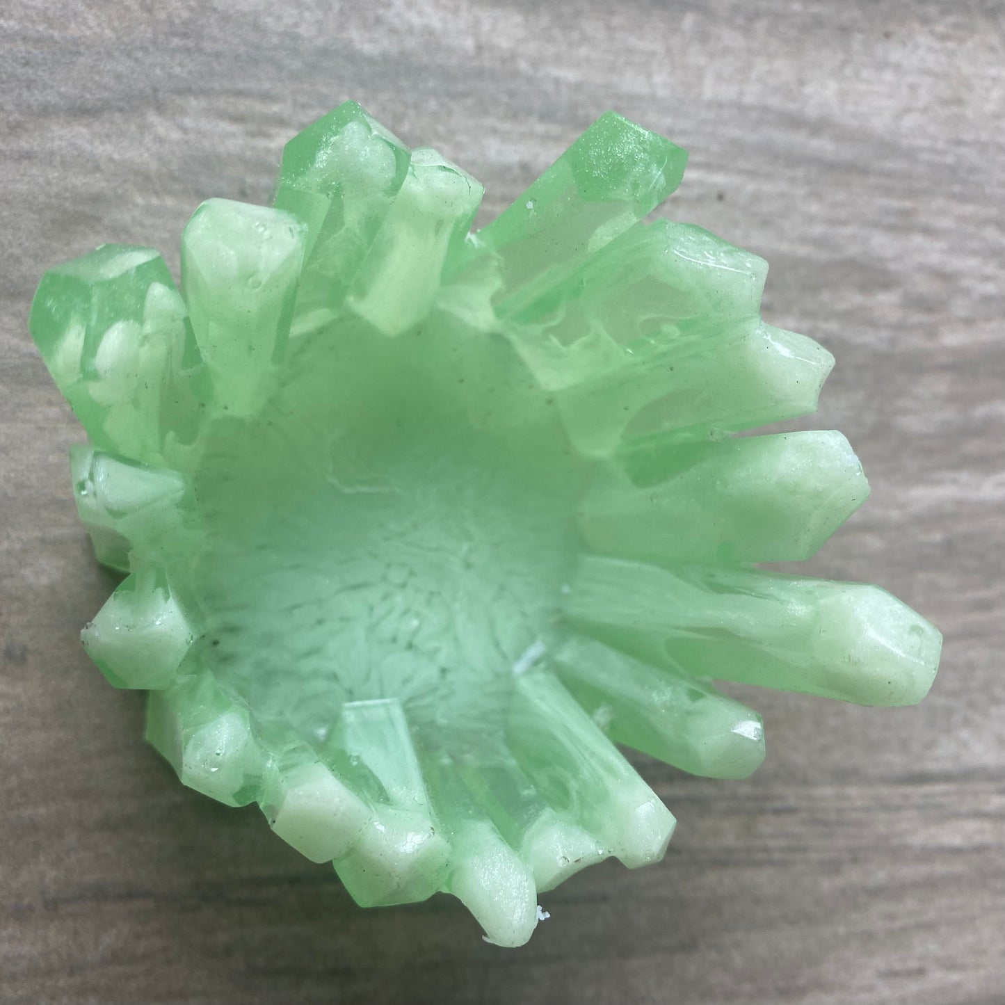 Crystal shard tealight